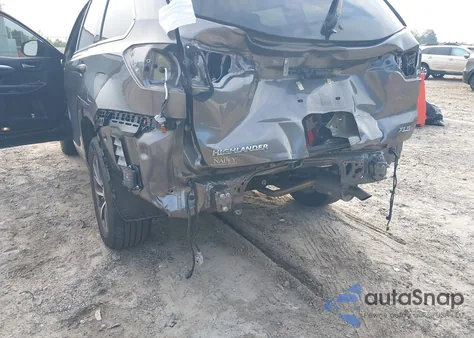 2019 Toyota Highlander Xle z USA, uszkodzony, nr VIN 5TDKZRFH3KS567304